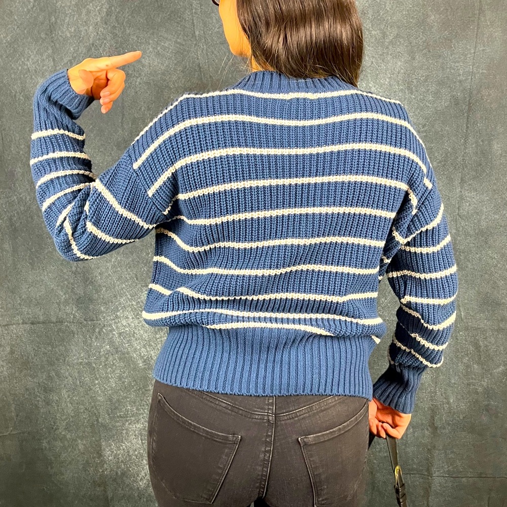 Nice women’s thick warm sweater